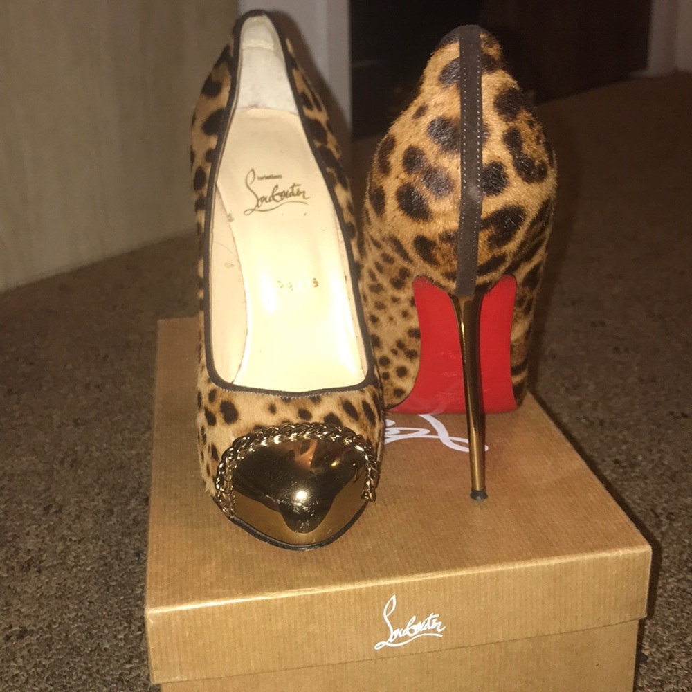 Christian louboutin pumps